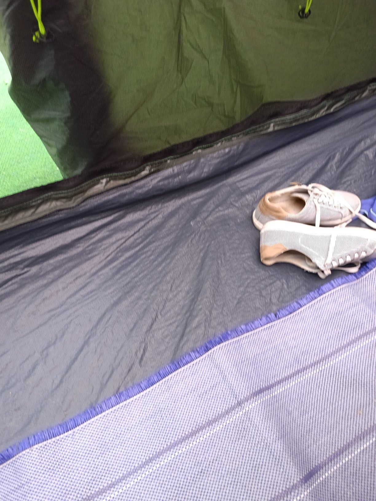 Tente de camping installée