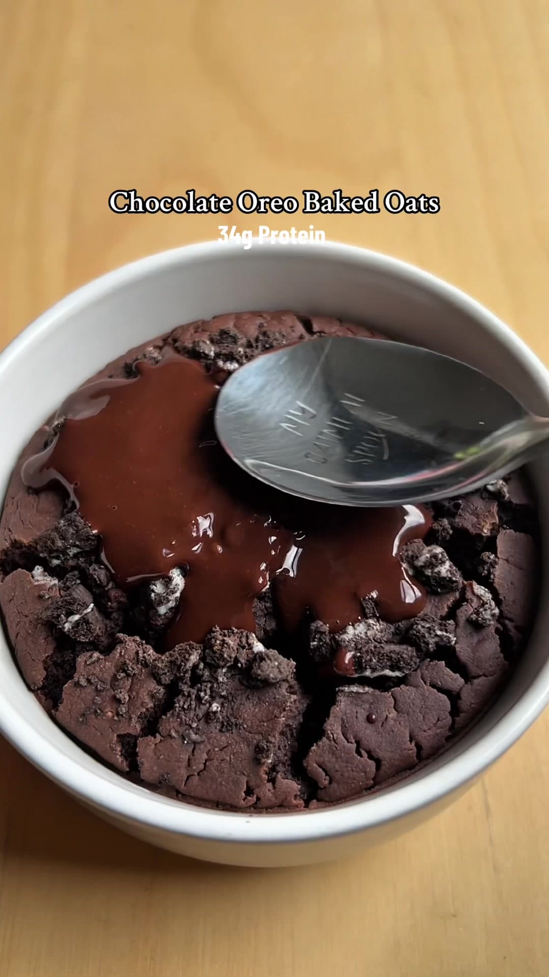 Aveia Assada com Proteína de Chocolate e Oreo