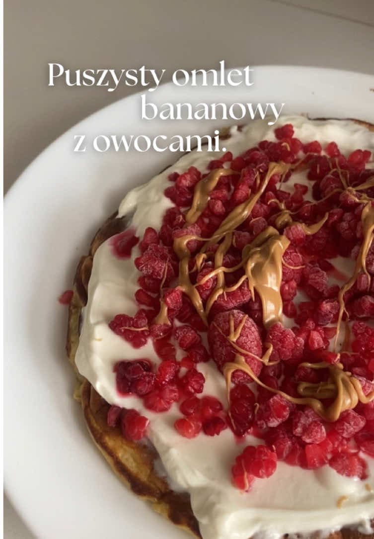 Puszysty omlet bananowy