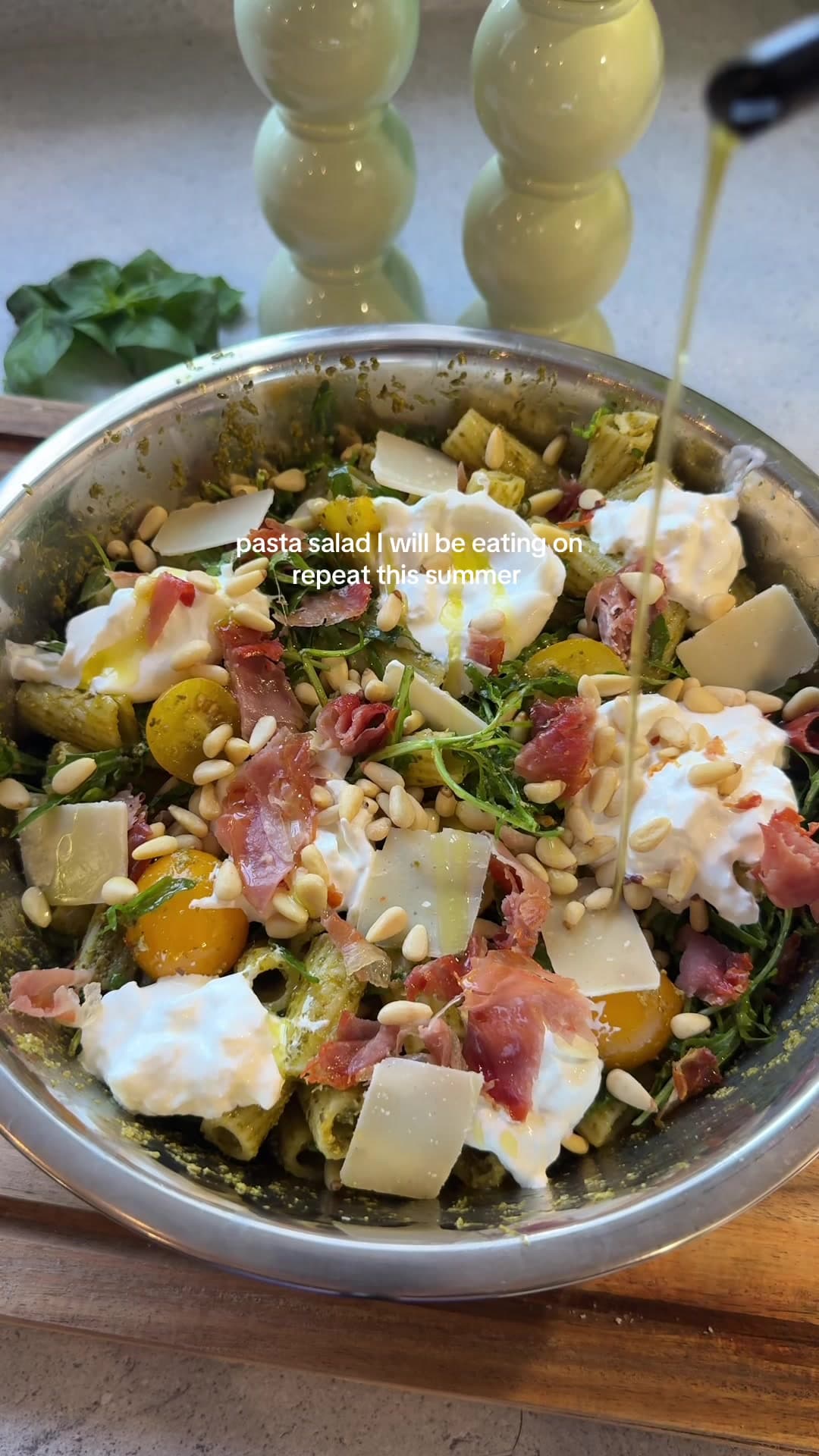 Pesto Burrata Pasta met crispy Prosciutto