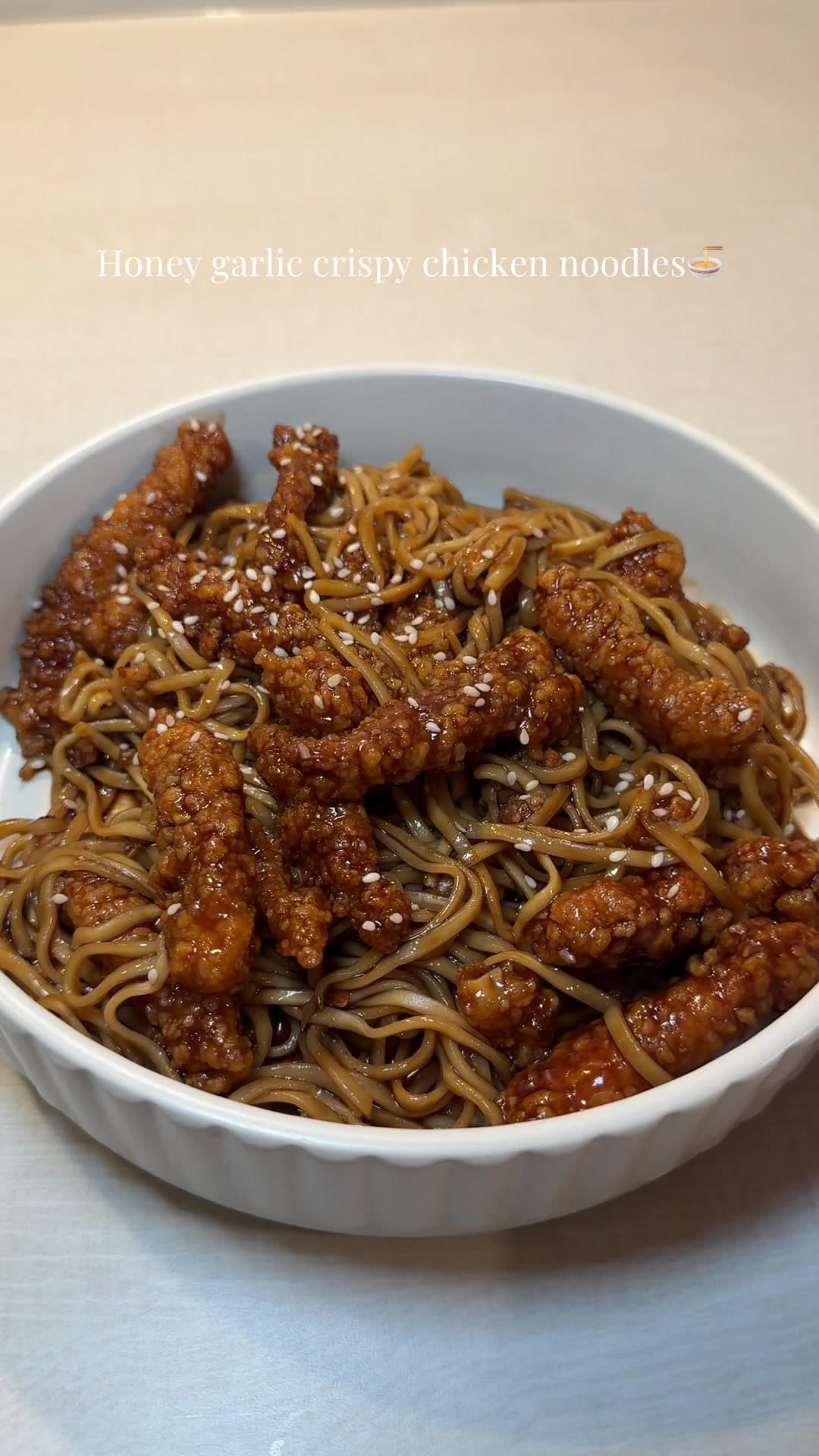 Frango Crocante com Macarrão Chinês