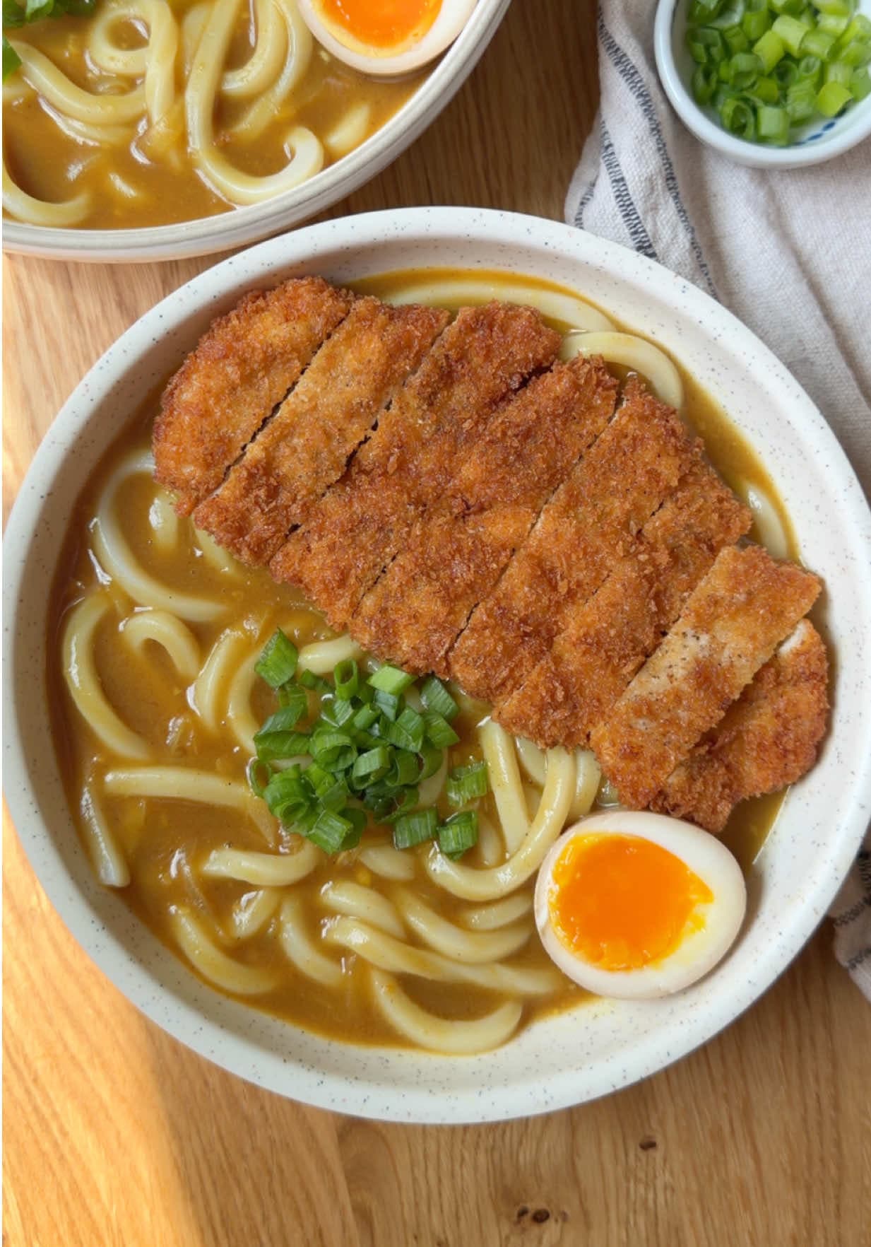 Poulet Katsu croustillant avec udon au bouillon de curry