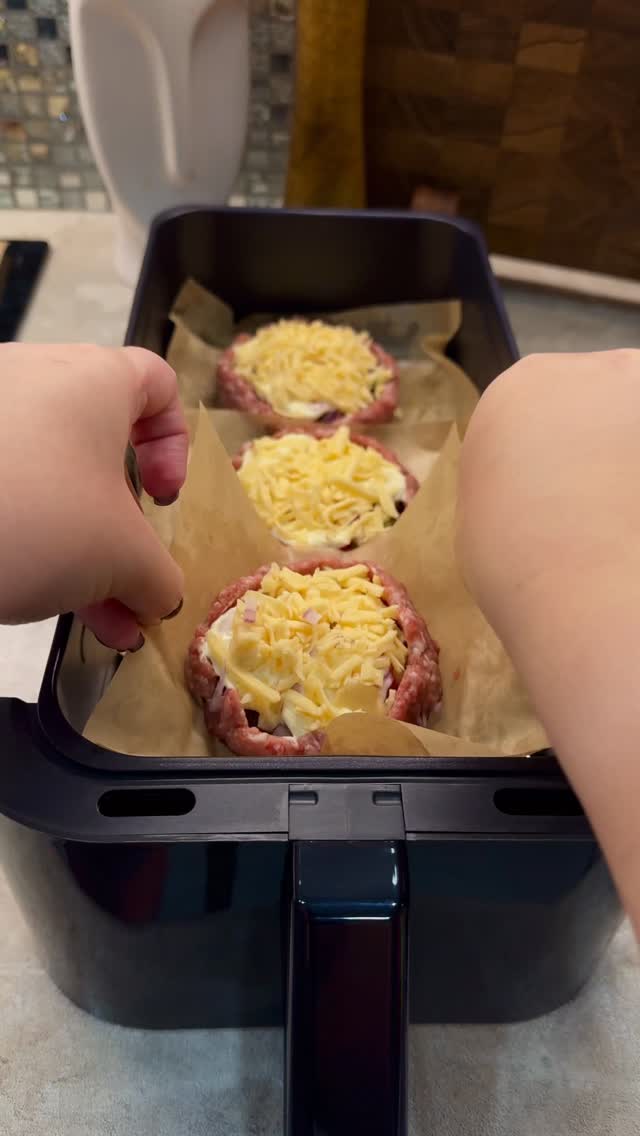 Air Fryer Meatboat Burgers