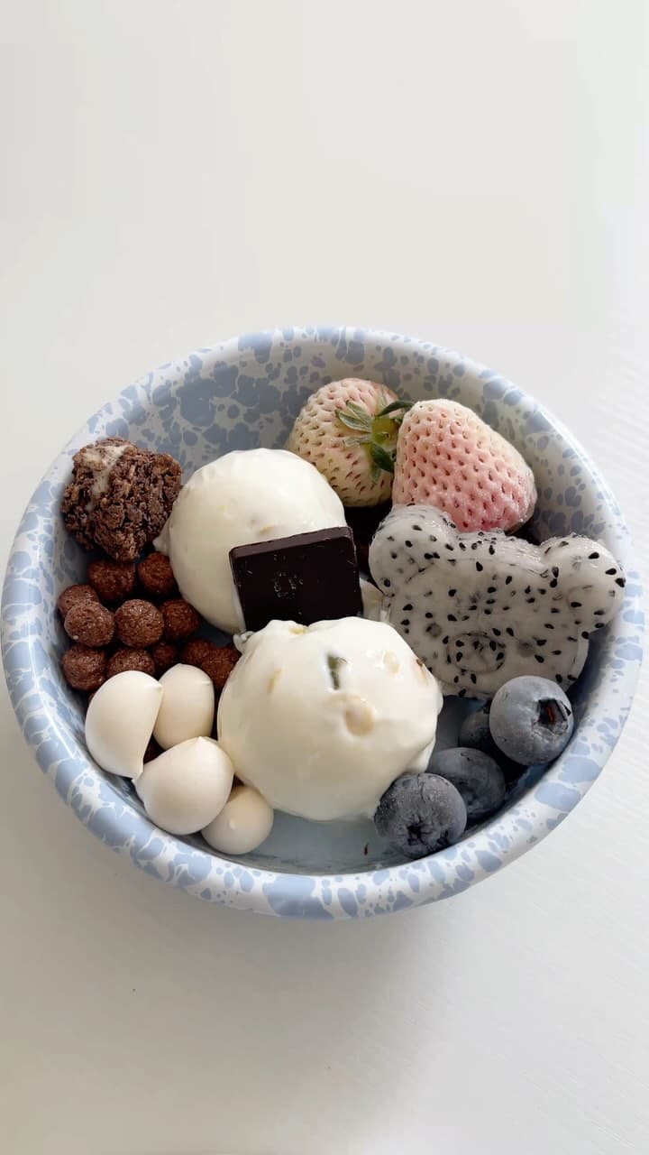 Ice Cream Yogurt Bowl