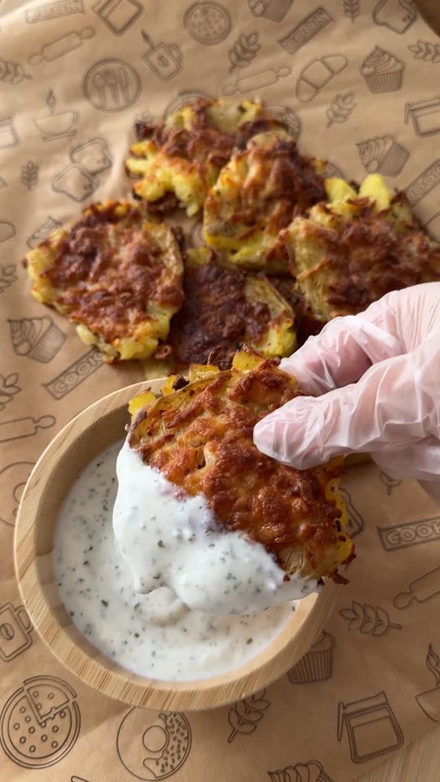 Crushed Potatoes with Yogurt Sauce
