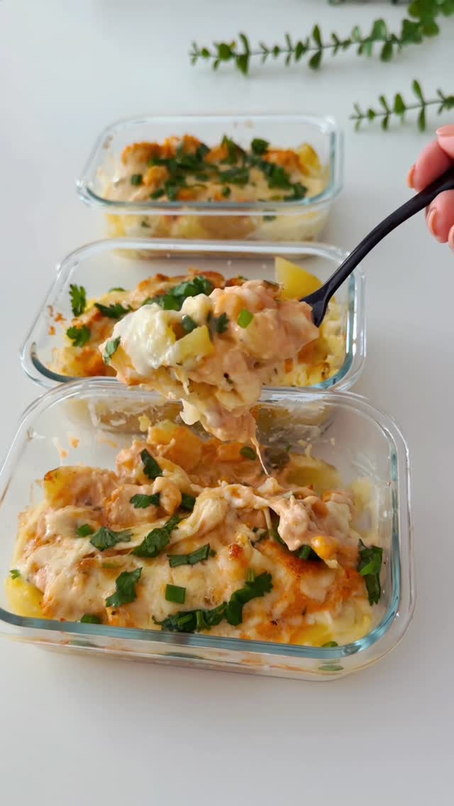Batata recheada com estrogonofe de frango
