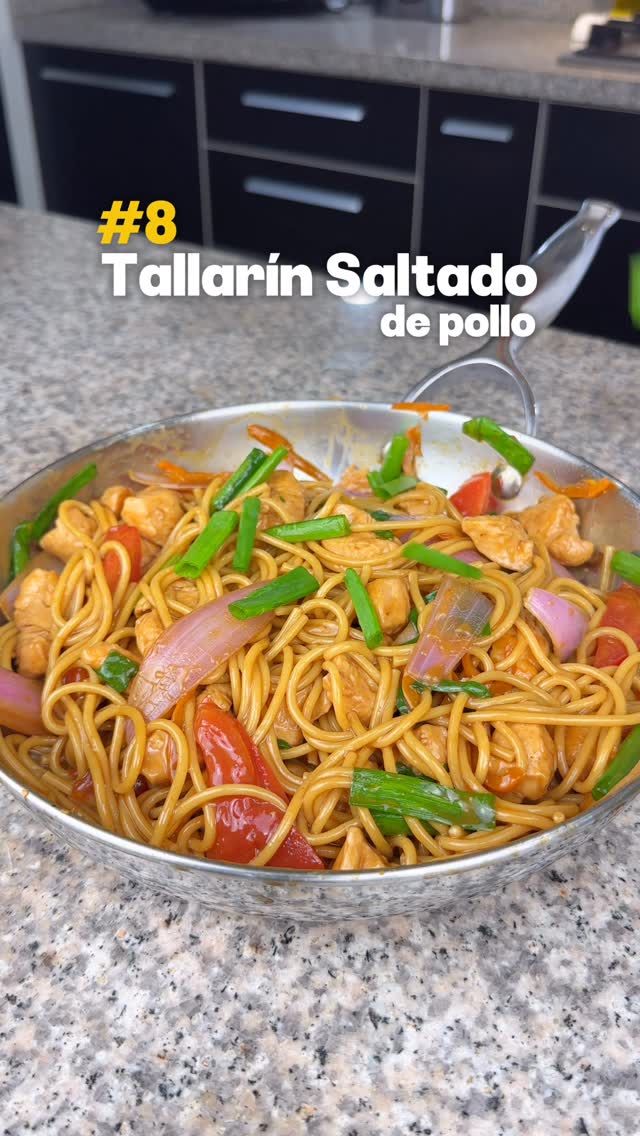 Tallarín Saltado de Pollo