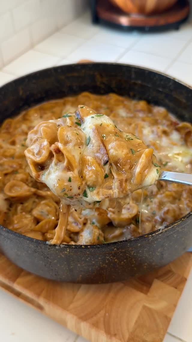 One Pot Creamy French Onion Pasta