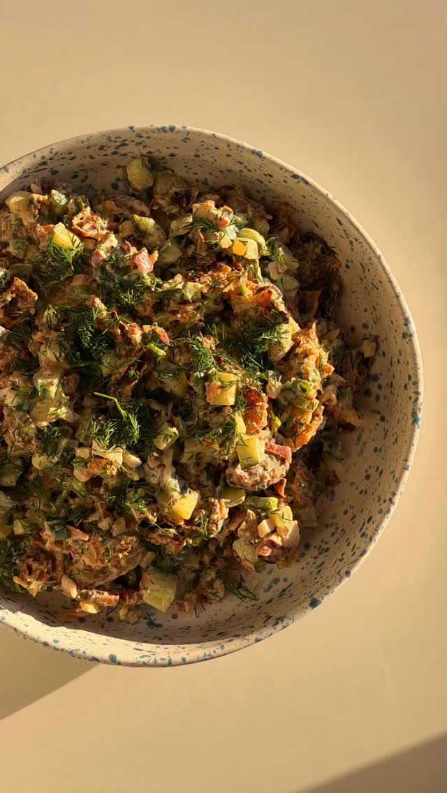 Ensalada crujiente de patatas con yogur Oikos