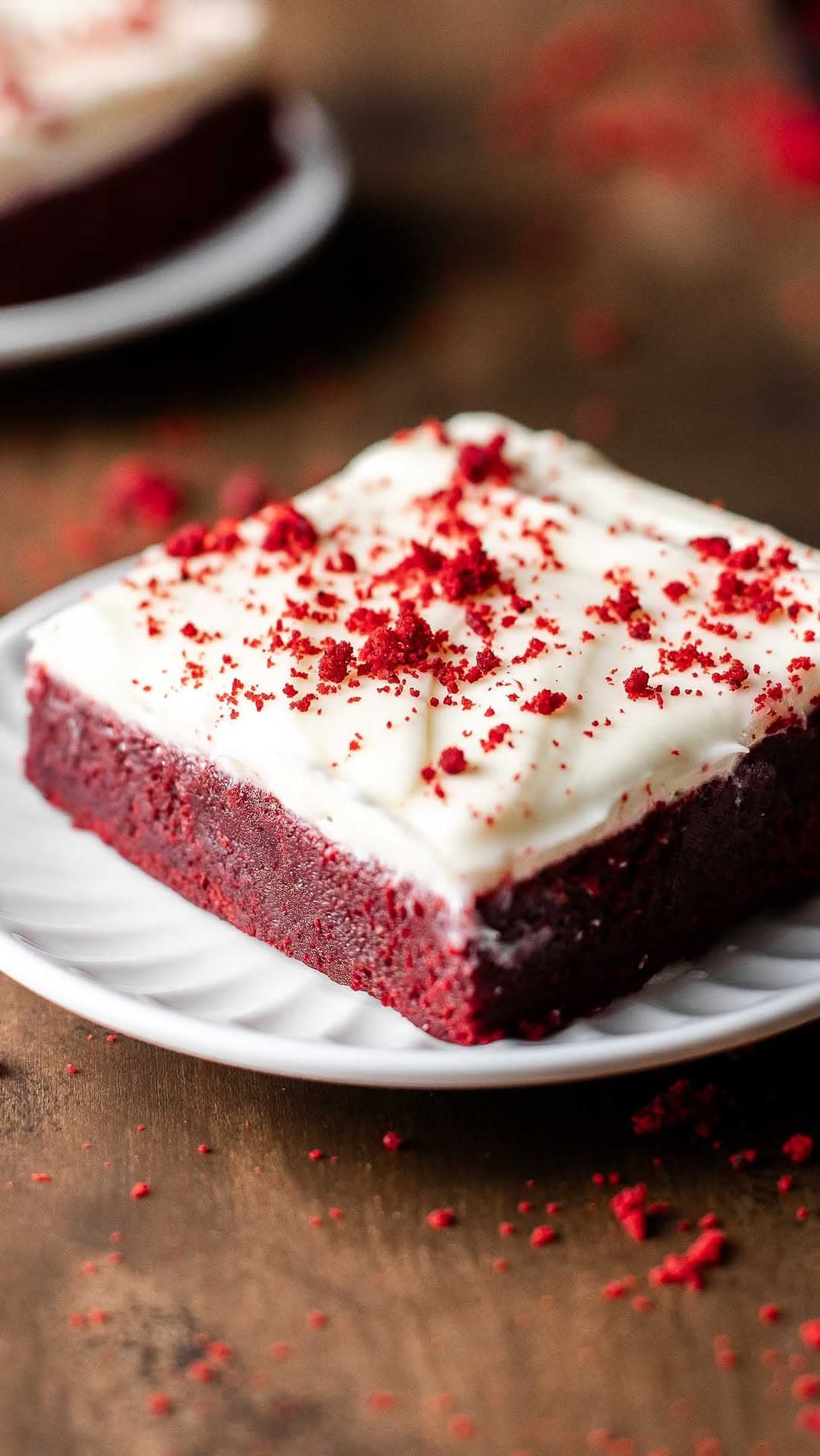 Barras Red Velvet Fudgy con Frosting de Queso Crema