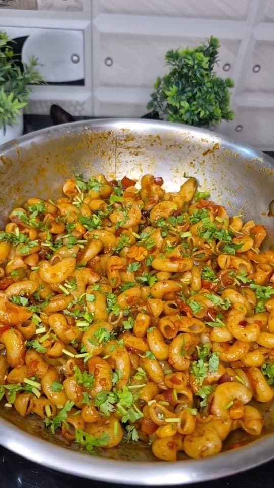 Street Style Macaroni