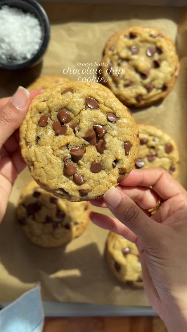 Cookies de Manteiga Dourada com Gotas de Chocolate