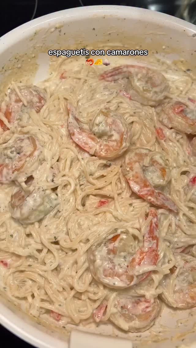 Espaguetis cremosos con camarones