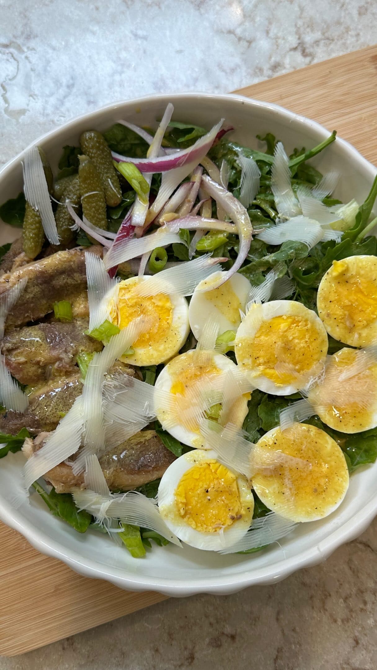 Salada de Sardinhas com Ovos e Rúcula