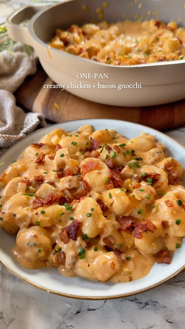 Gnocchi cremoso con pollo y bacon