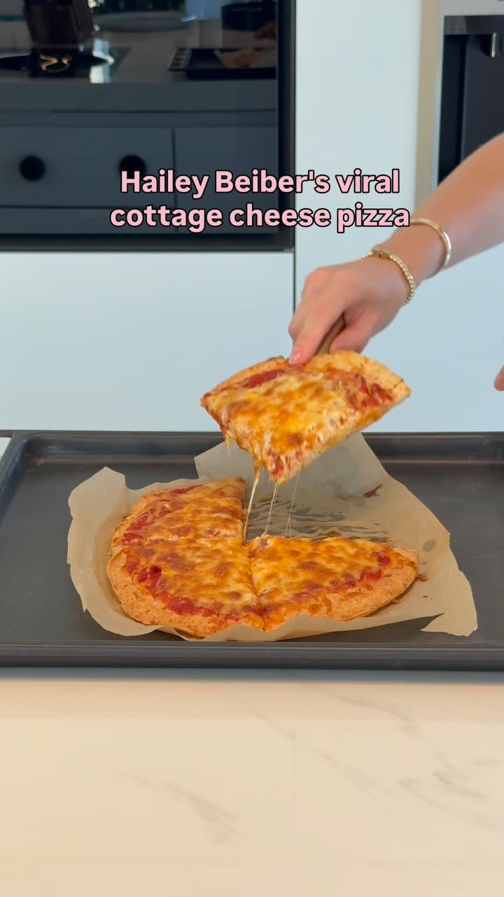Viral Πίτσα Πρωτεΐνης με Τυρί Cottage της Hailey Bieber