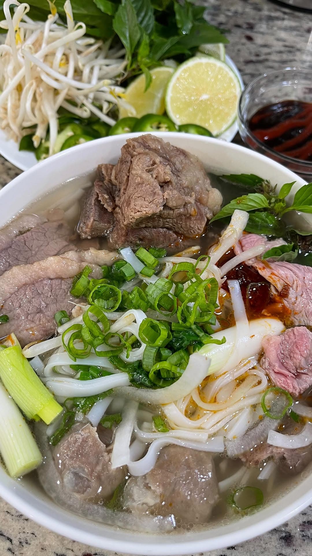 Pho Bo mit Rinderrippen