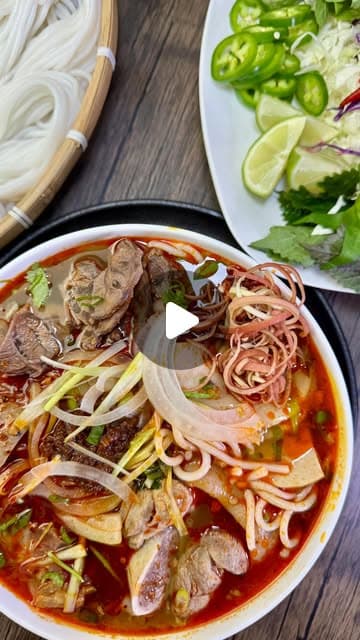 Bun Bo Hue | Sopa Vietnamita de Carne com Erva Limão