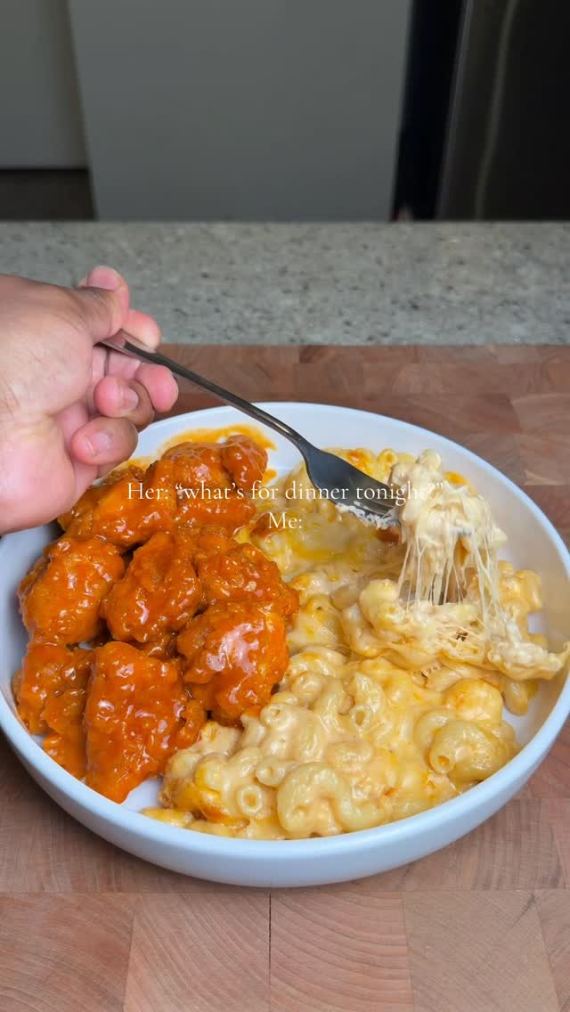 Buffalo Chicken Bites with Mac & Cheese