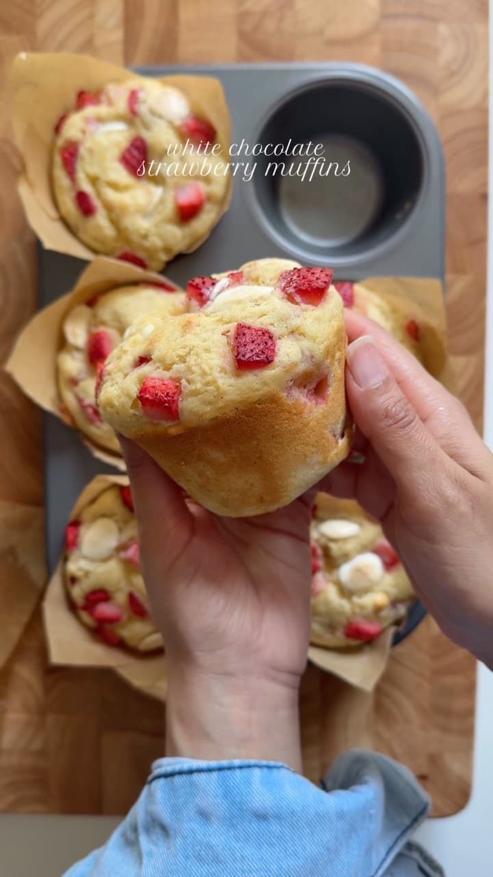 Fehér csokoládés eper muffin
