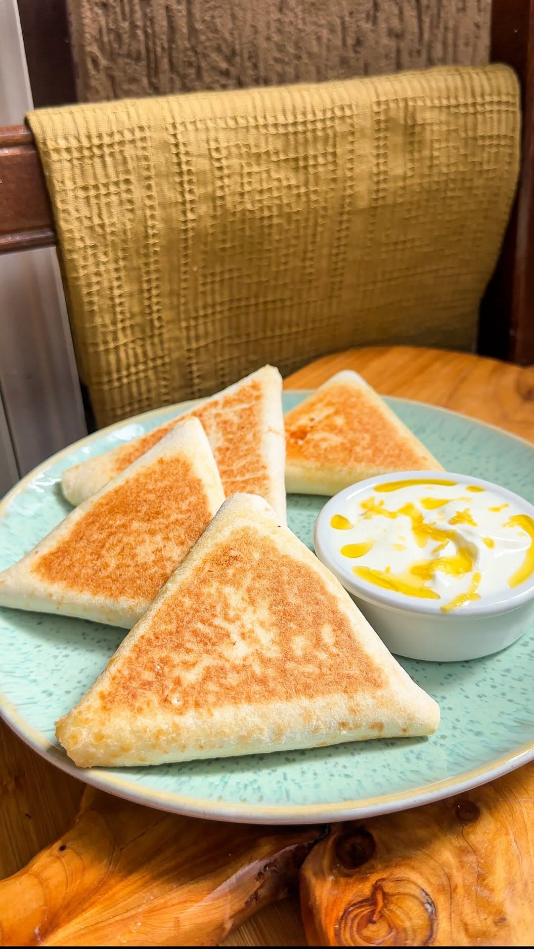 Piadine filanti al tonno e formaggio