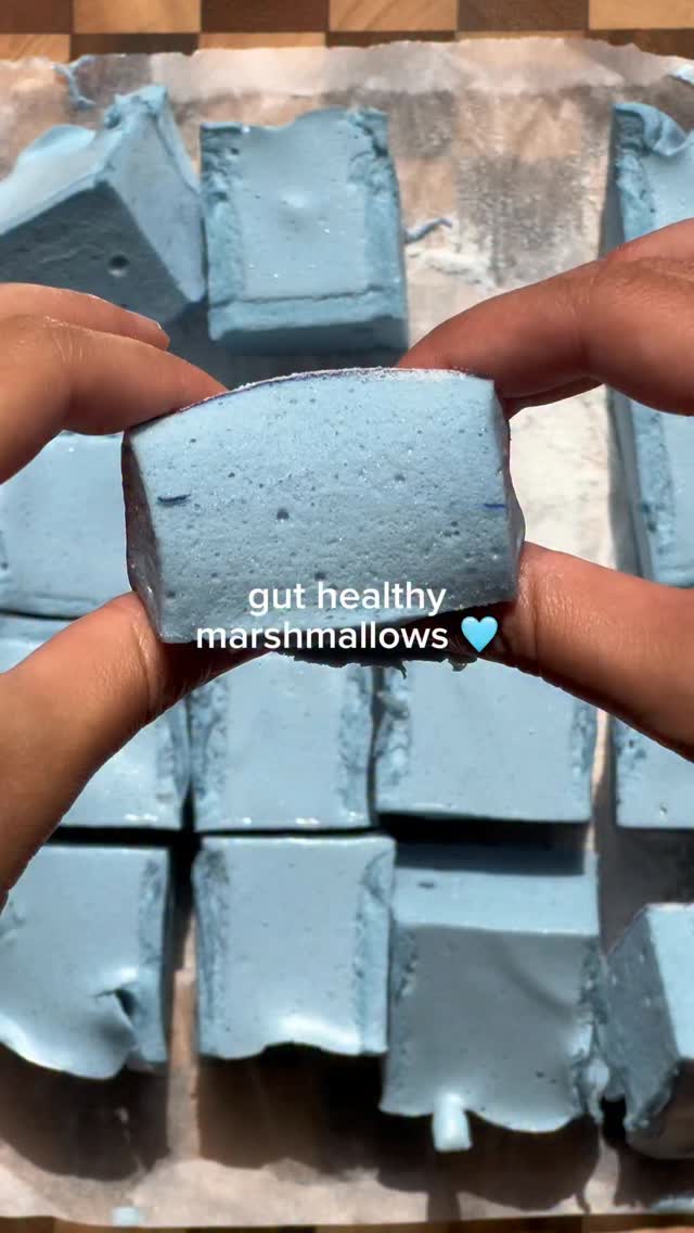 Полезные маршмеллоу с голубой спирулиной