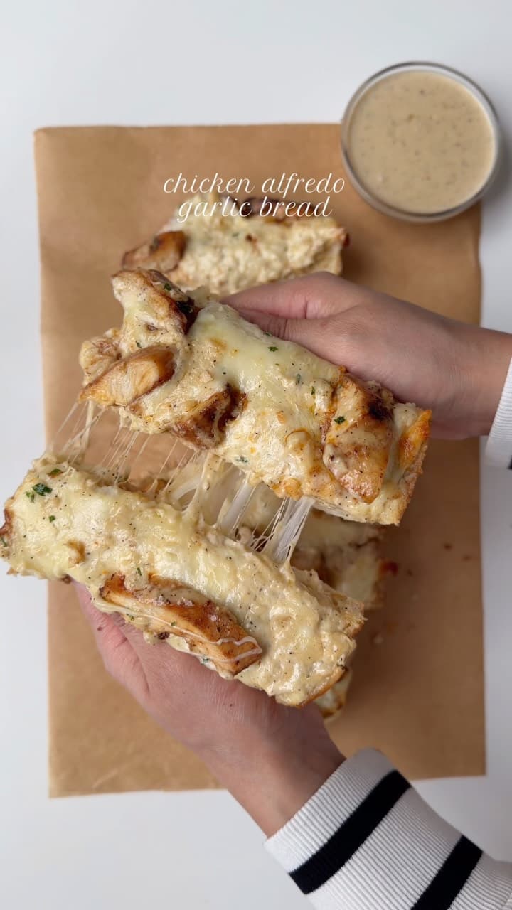 Chicken Alfredo Garlic Bread