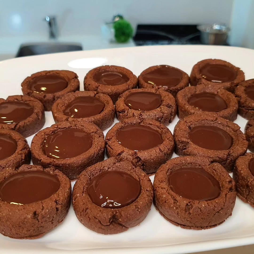 Pepas de chocolate rellenas de dulce de leche