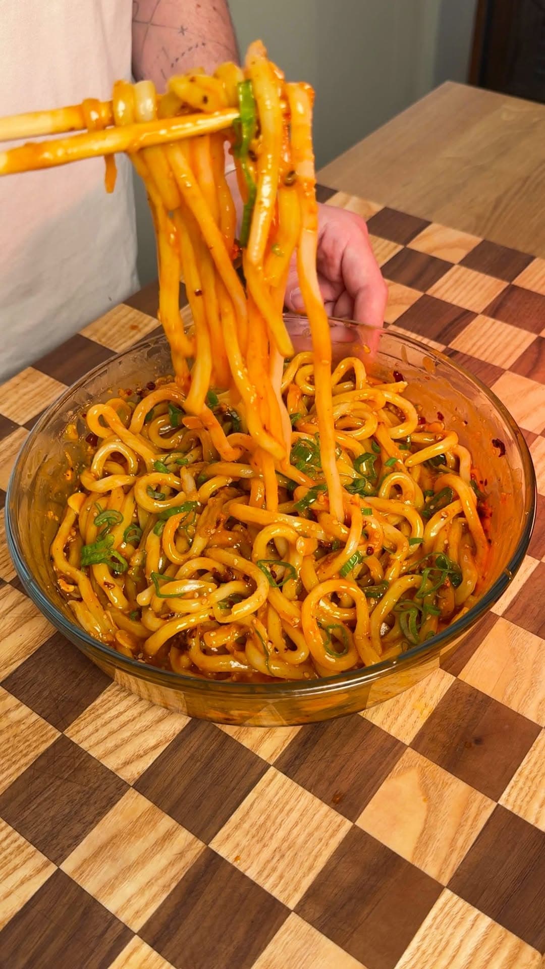 Быстрые лапшовые нудлы с арахисовым соусом