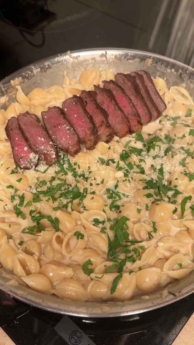 Creamy Garlic Steak Alfredo
