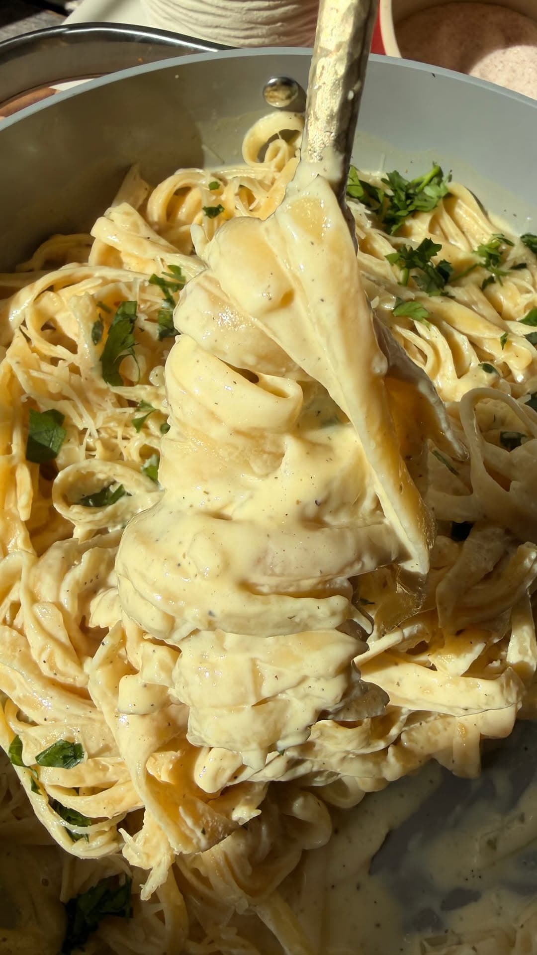 Alfredo Alto en Proteínas con Huevos Duros