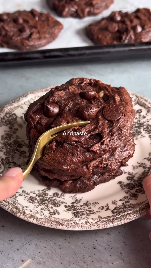 Fudgy Chocolate Banana Cookies