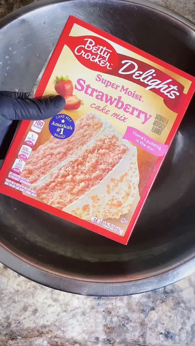 Strawberry Crunch Mini Cake