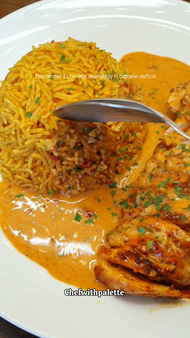 Peri-Peri-Hähnchen aus dem Airfryer mit gelbem Reis und Peri-Peri-Cremesauce