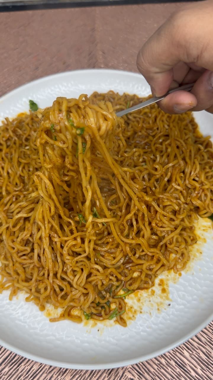 Spicy Garlic Maggi Noodles
