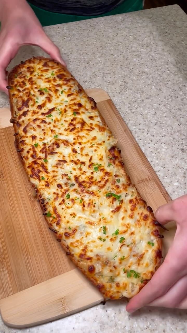 Crunchy Garlic Cheese Bread Loaves