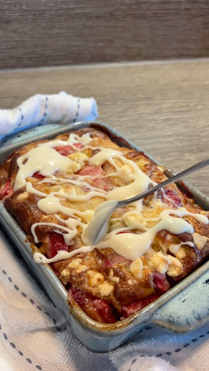 Strawberry & White Chocolate Yoghurt Cake