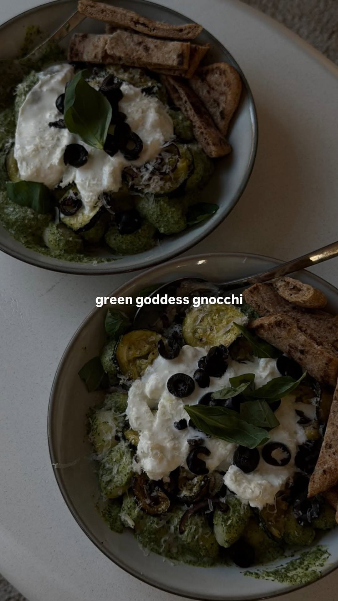 Gnocchi mit gegrillter Zucchini und Burrata