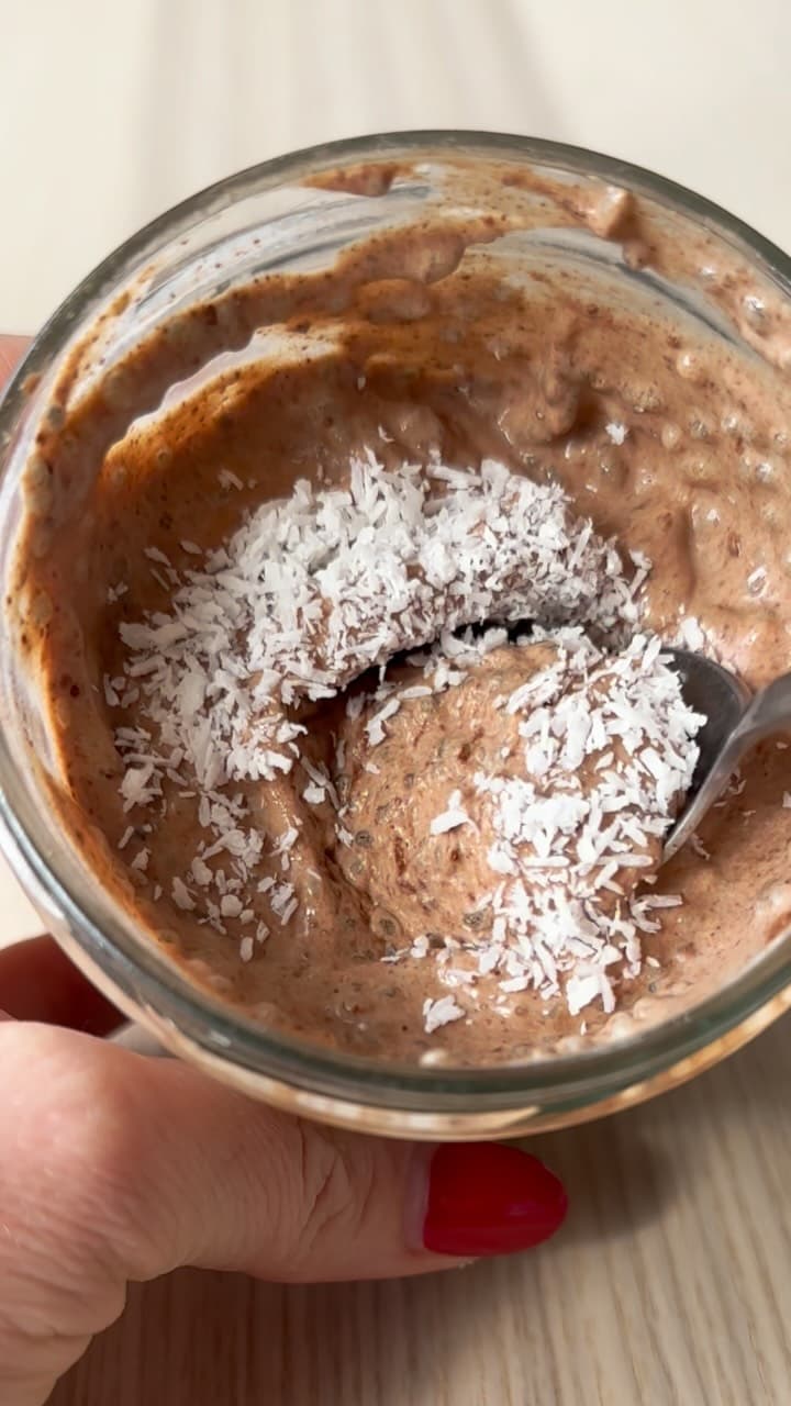 Pudding chia z czekoladą i kokosem