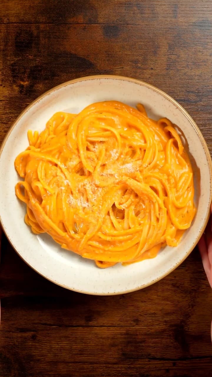 Cremet tomatsauce pasta