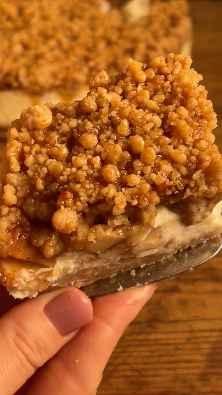 Яблочный пирог с корицей и карамелью