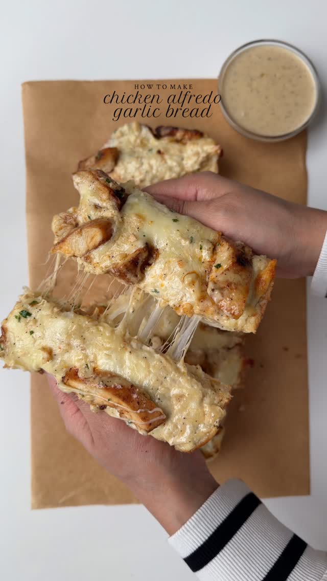 Chicken Alfredo Garlic Bread