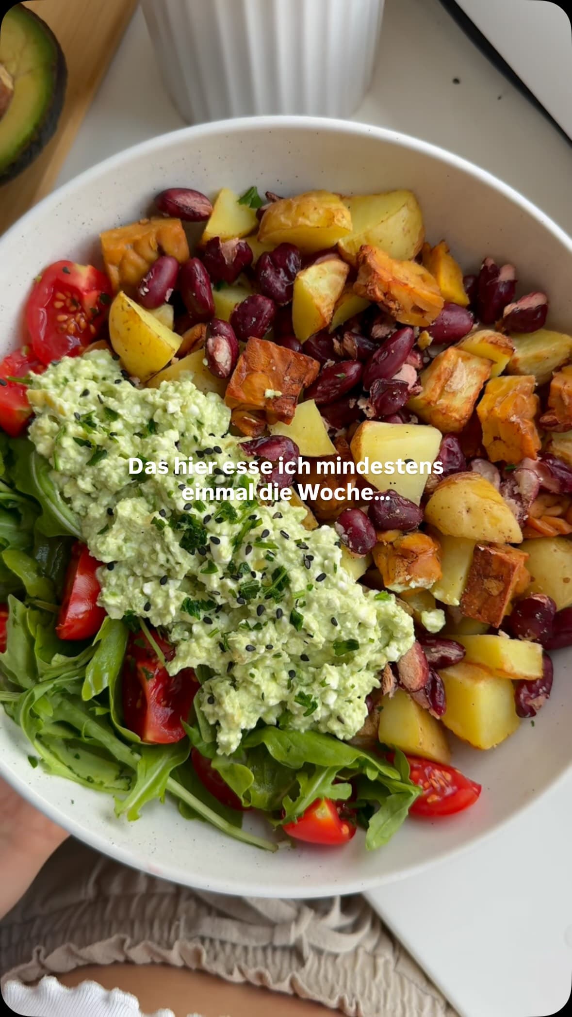 Knusprige Airfryer-Bowl mit Kartoffeln, Kidneybohnen und Tempeh