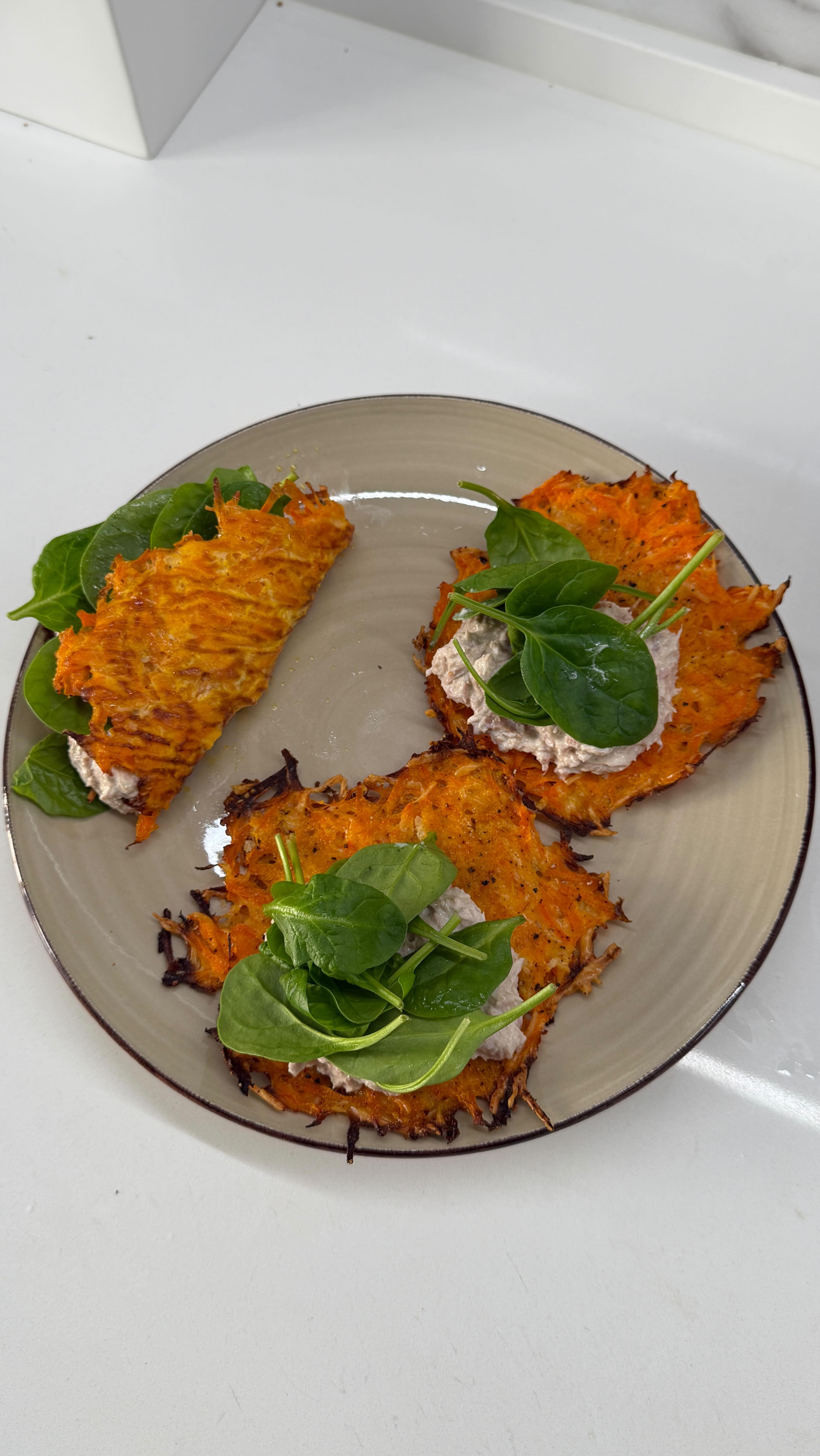 Tacos de cenoura recheados com atum