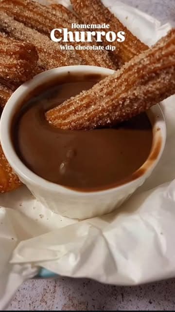 Churros z sosem czekoladowym
