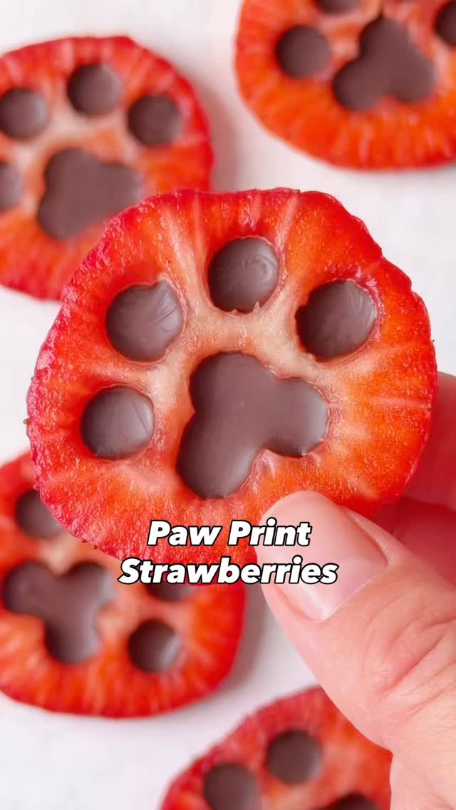 Paw Print Chocolate Strawberries
