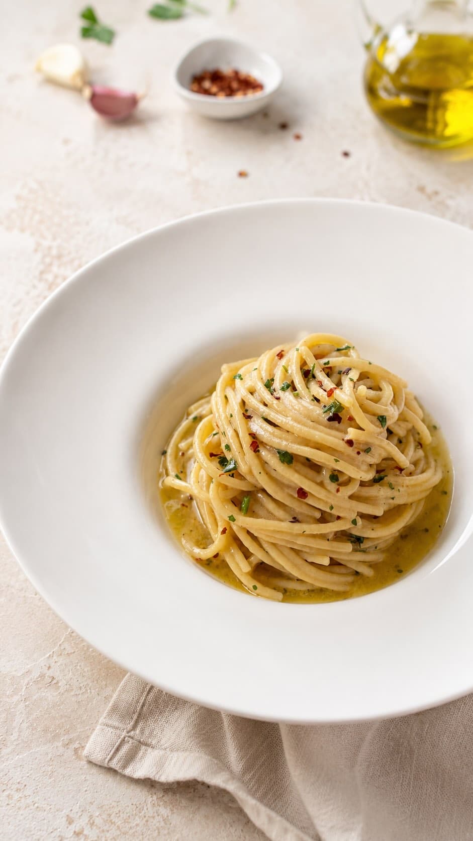 Spaghettoni aglio, olio e peperoncino