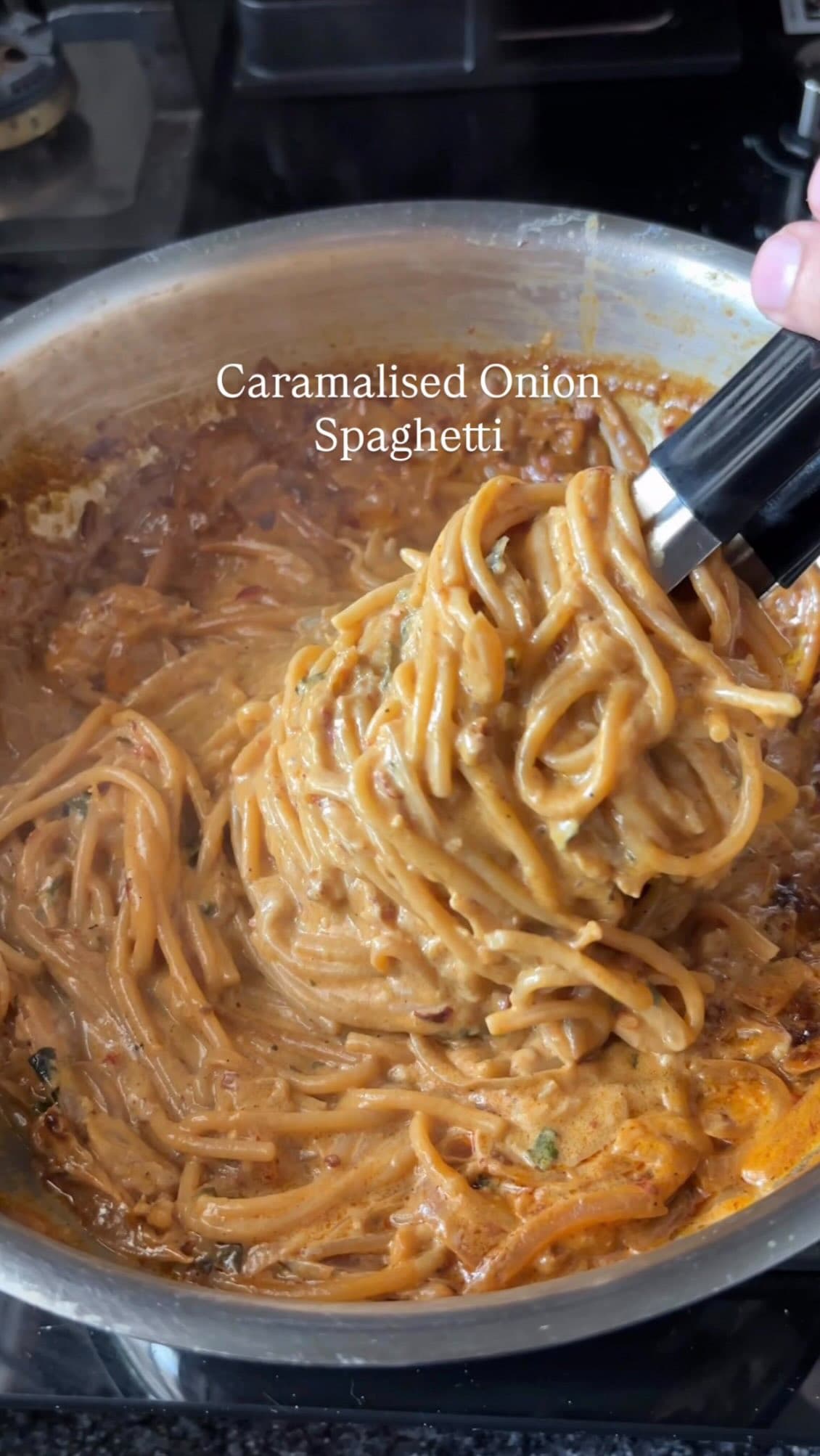 Espaguete Cremoso com Cebolas Caramelizadas