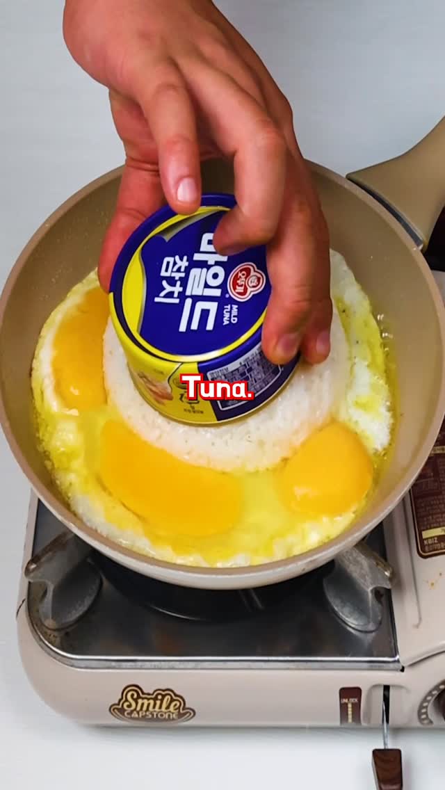Super Easy Korean Egg Tuna Fried Rice