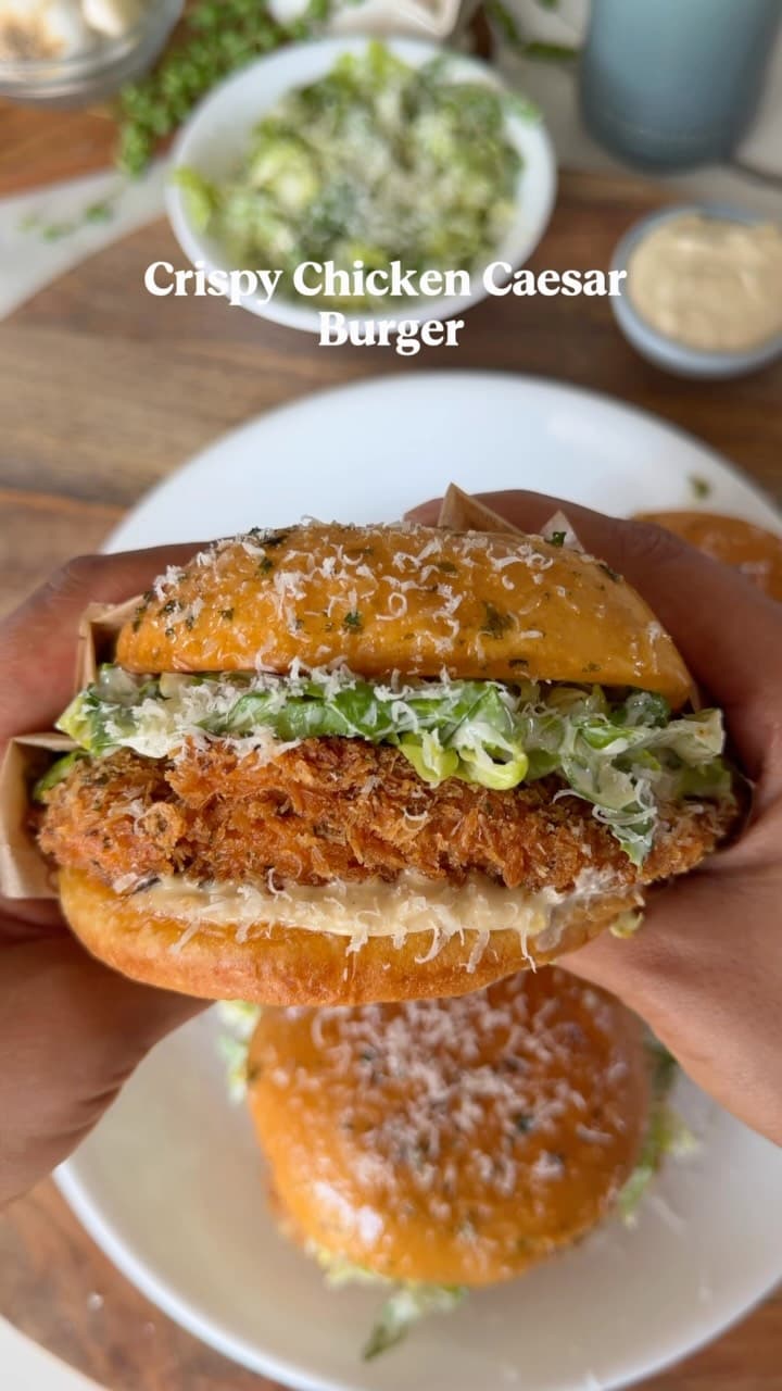 Chrupiący Burger Cesarski z Kurczakiem